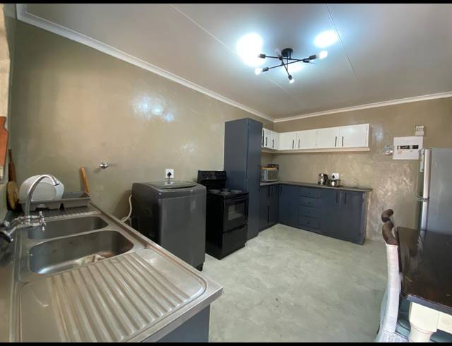 2 BEDROOM TOWNHOUSE FOR SALE IN HUTTENHEIGHTS